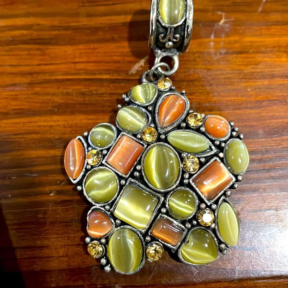 Beautiful Cat's Eye Pendant - Picture 1 of 4